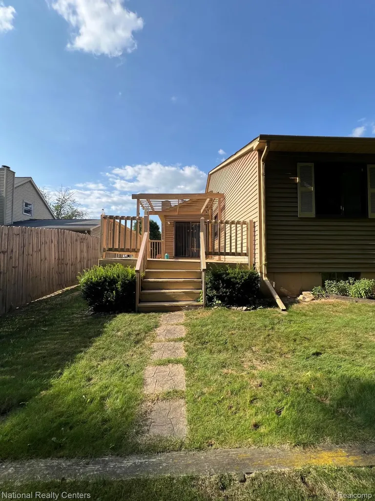 992 Alpine Drive Brighton City MI 48116