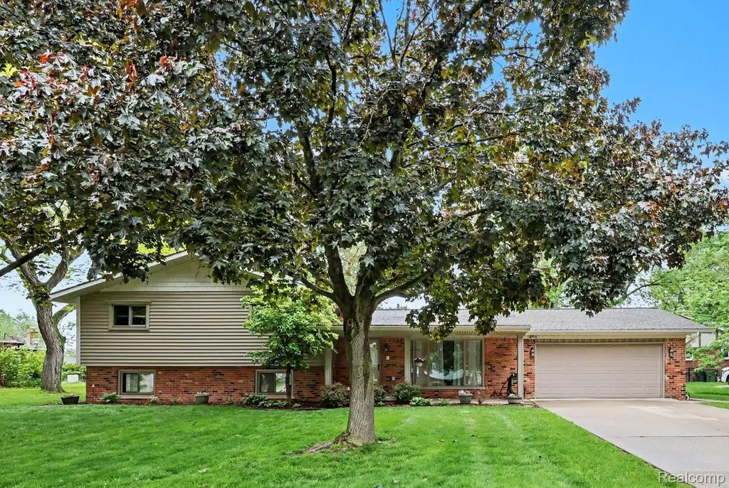 13555 Terry Drive Shelby Charter Township MI 48315
