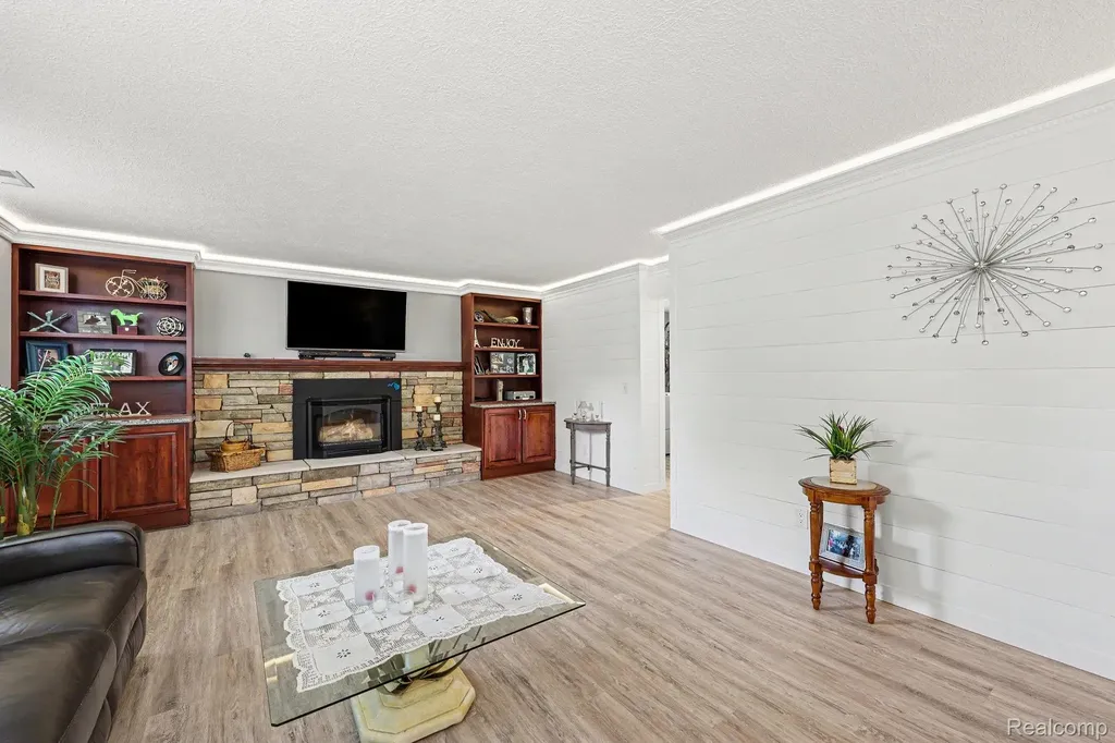 13555 Terry Drive Shelby Charter Township MI 48315