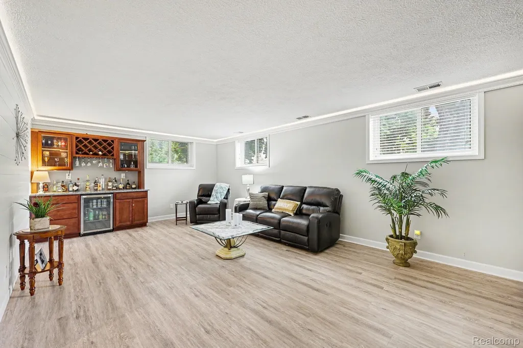 13555 Terry Drive Shelby Charter Township MI 48315