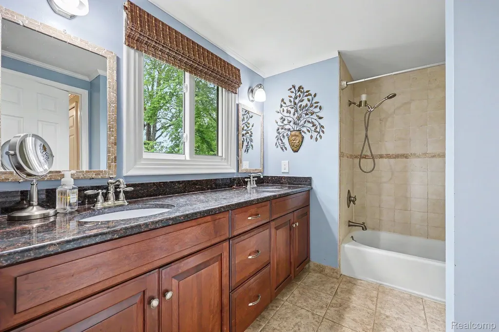 13555 Terry Drive Shelby Charter Township MI 48315