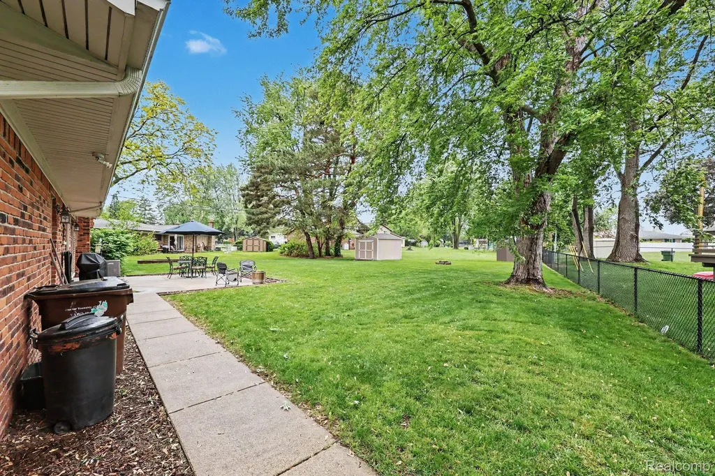 13555 Terry Drive Shelby Charter Township MI 48315