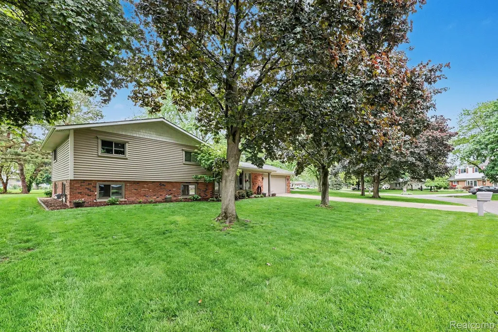 13555 Terry Drive Shelby Charter Township MI 48315