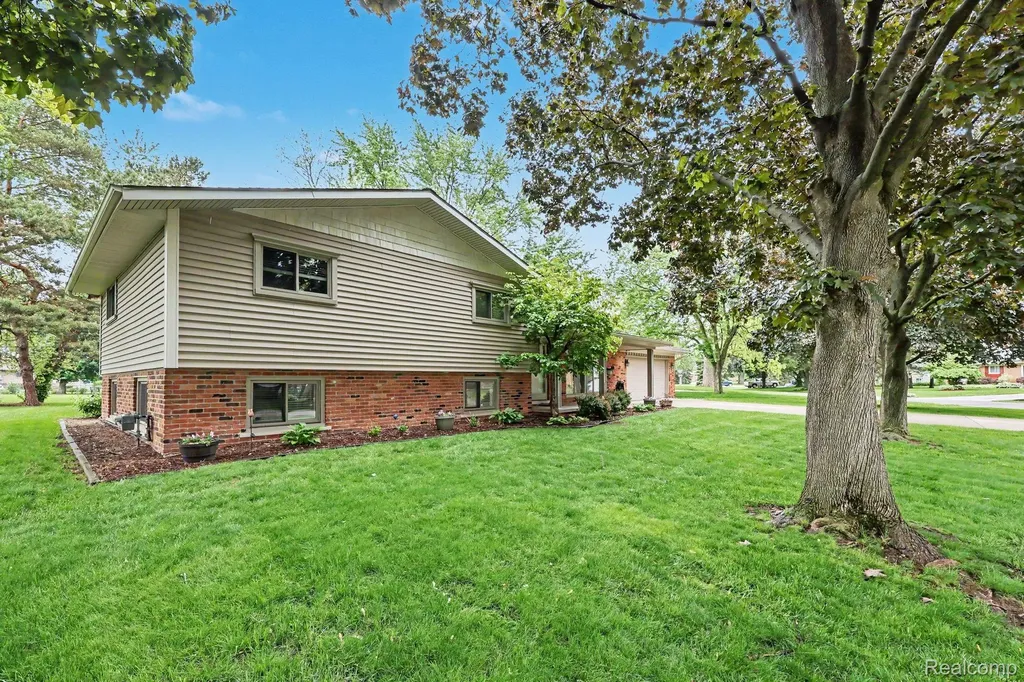 13555 Terry Drive Shelby Charter Township MI 48315