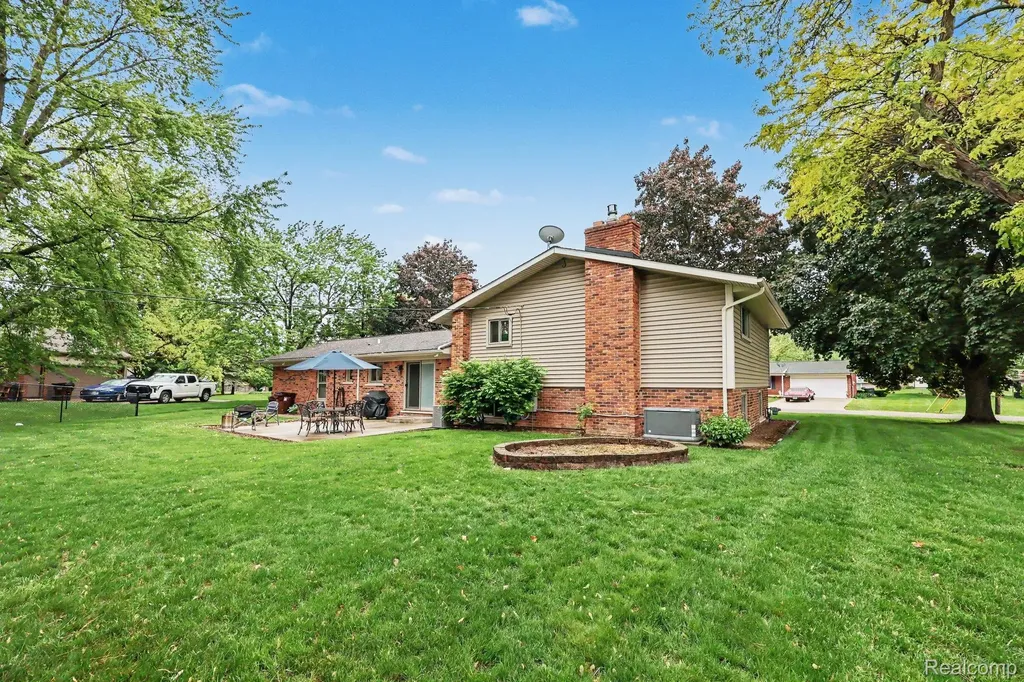 13555 Terry Drive Shelby Charter Township MI 48315