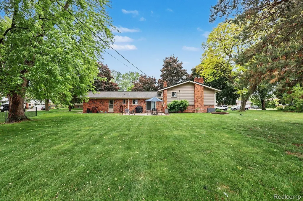 13555 Terry Drive Shelby Charter Township MI 48315