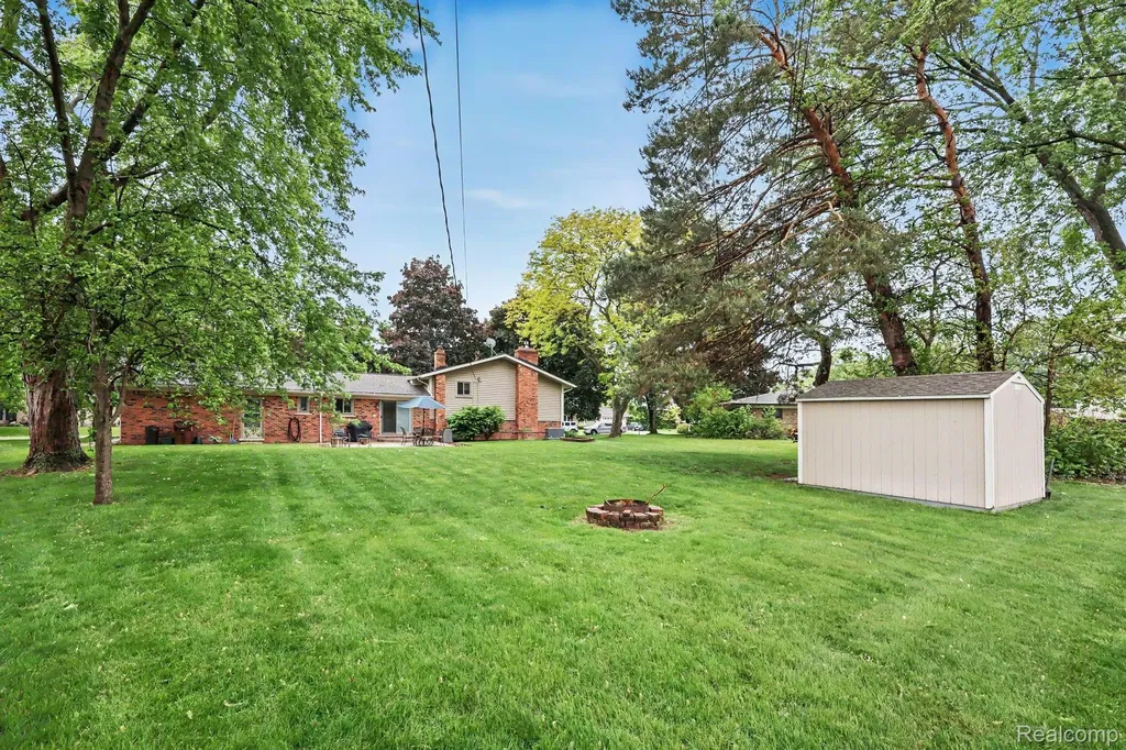 13555 Terry Drive Shelby Charter Township MI 48315