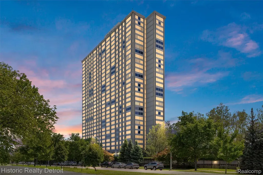 1300 E Lafayette Detroit City MI 48207
