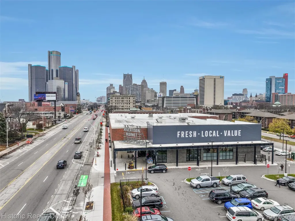 1300 E Lafayette Detroit City MI 48207