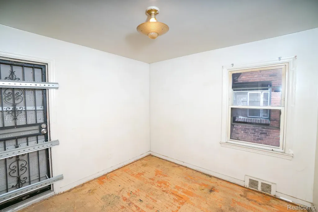 4224 W Davison Detroit City MI 48238