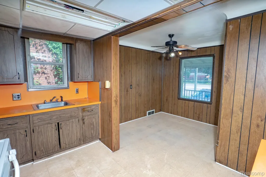 4224 W Davison Detroit City MI 48238