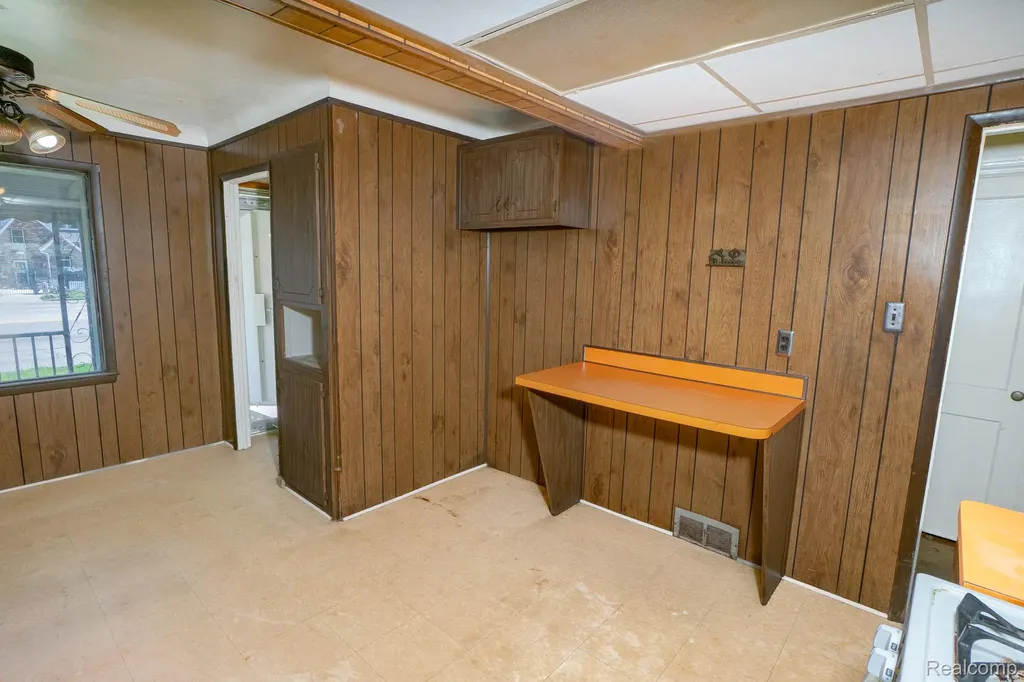 4224 W Davison Detroit City MI 48238
