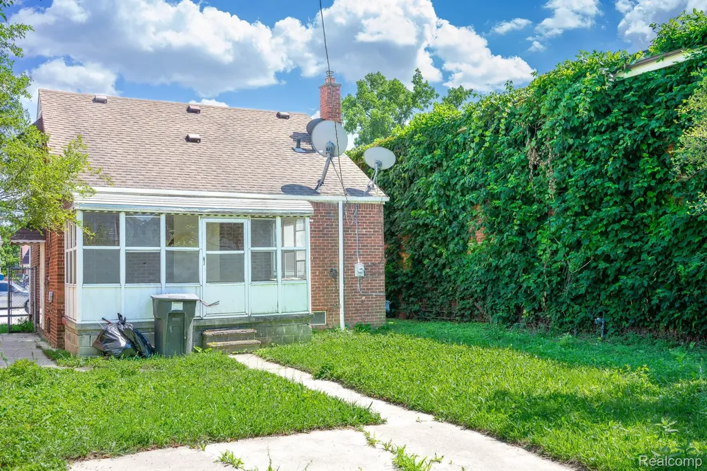 4224 W Davison Detroit City MI 48238