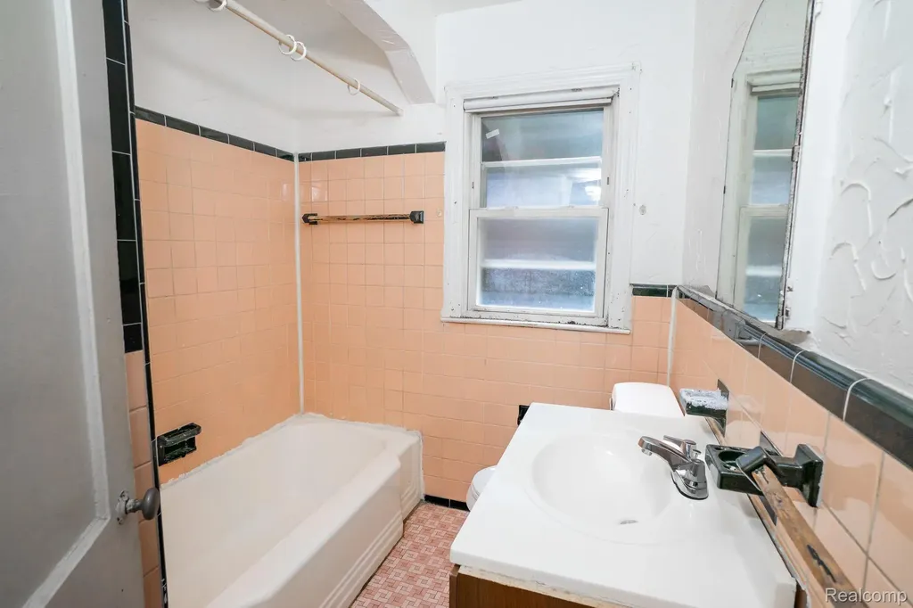 4224 W Davison Detroit City MI 48238