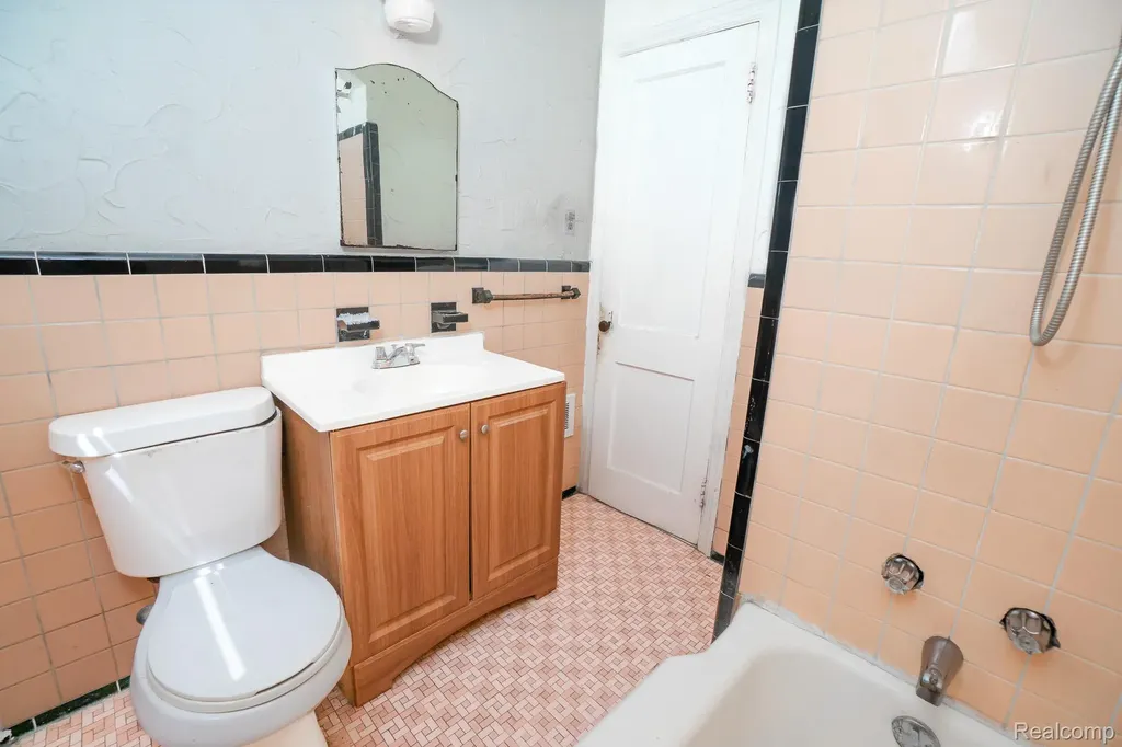 4224 W Davison Detroit City MI 48238