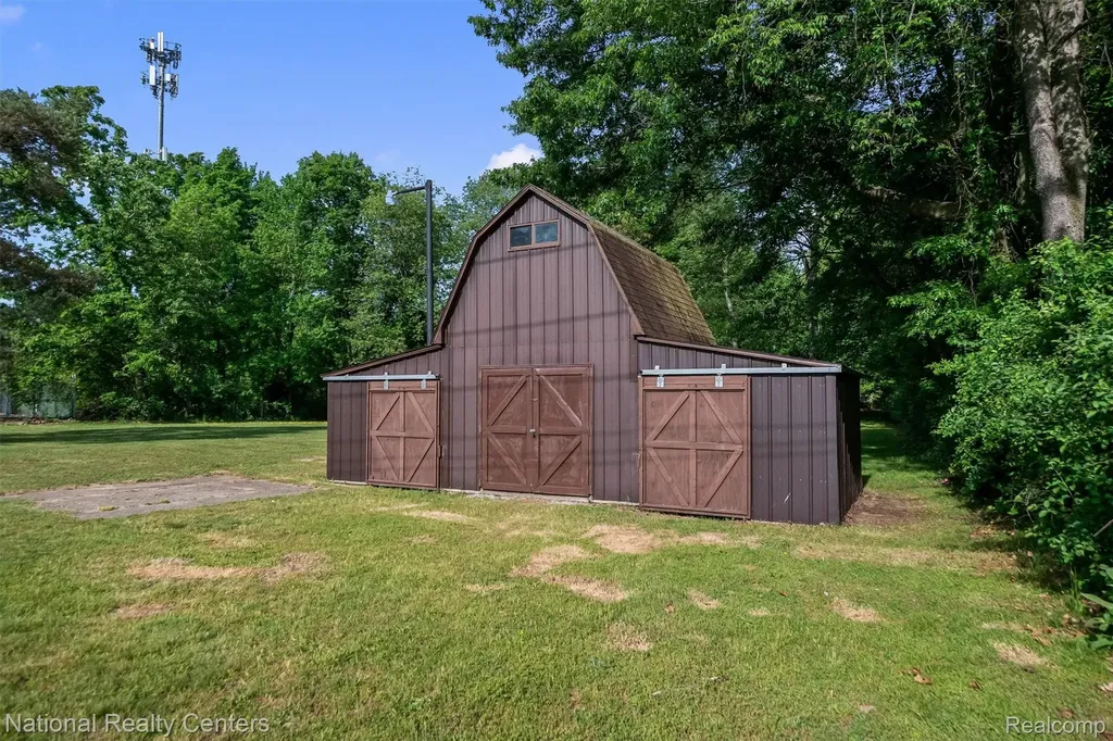2942 S Baldwin Road Orion Charter Township MI 48360