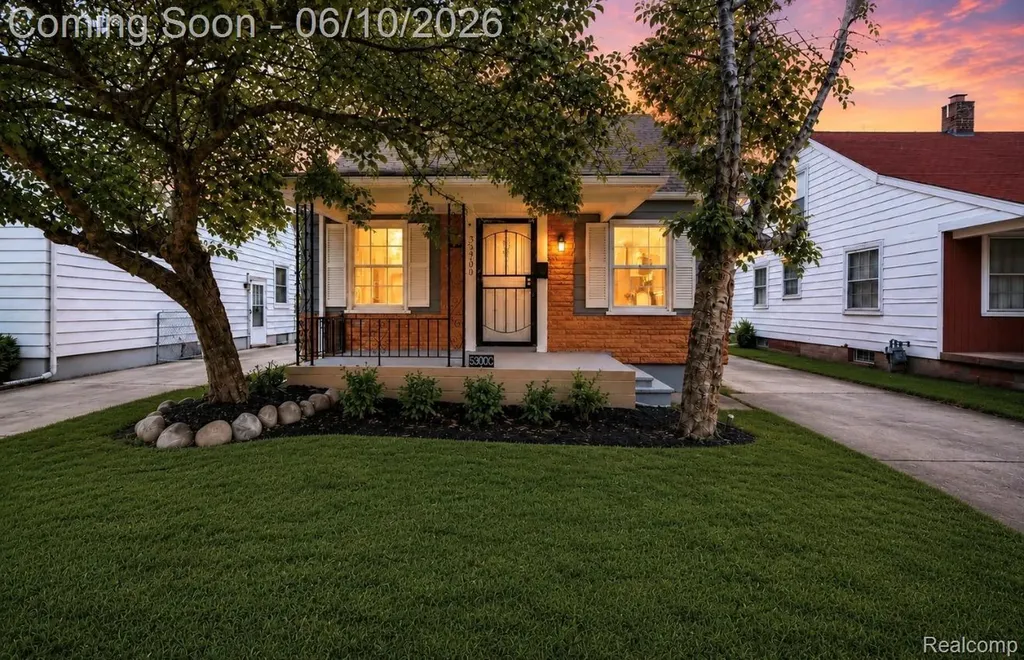 23809 Normandy Avenue Eastpointe City MI 48021