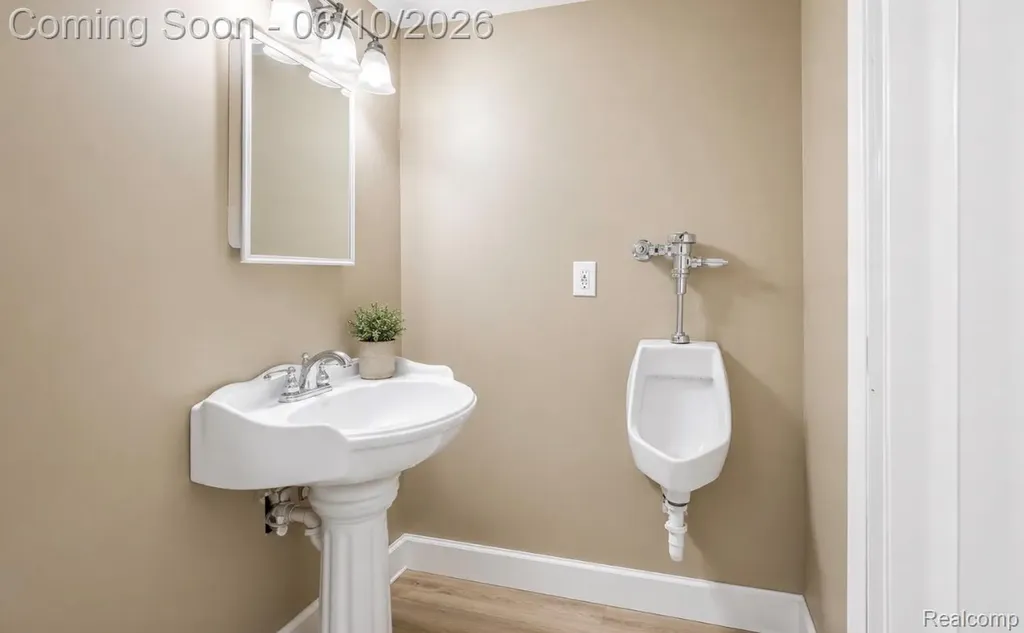 23809 Normandy Avenue Eastpointe City MI 48021