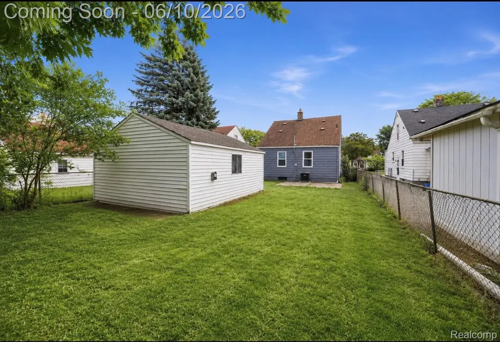 23809 Normandy Avenue Eastpointe City MI 48021