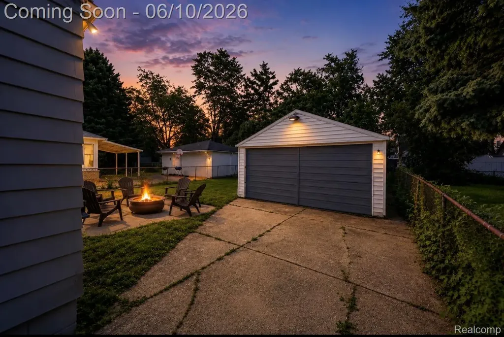 23809 Normandy Avenue Eastpointe City MI 48021