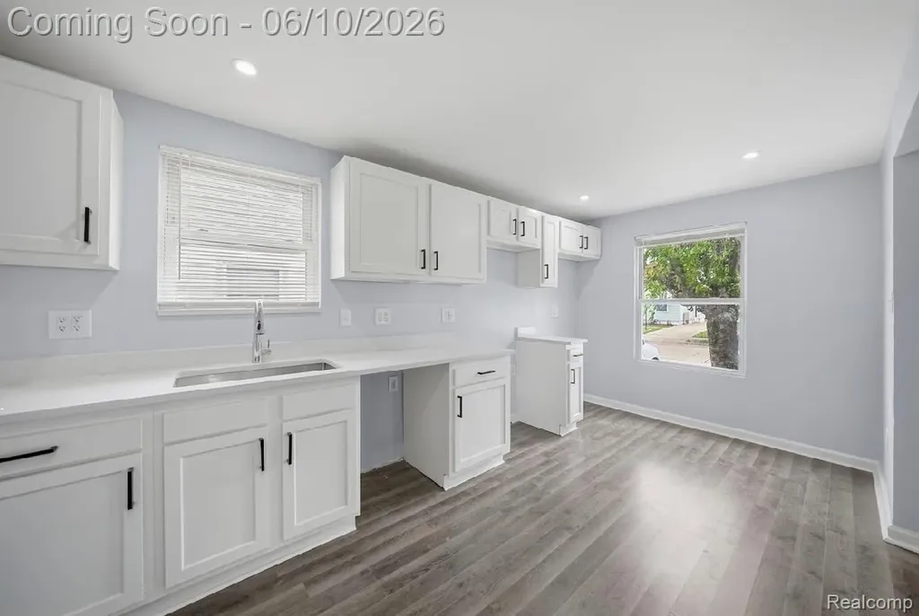 23809 Normandy Avenue Eastpointe City MI 48021