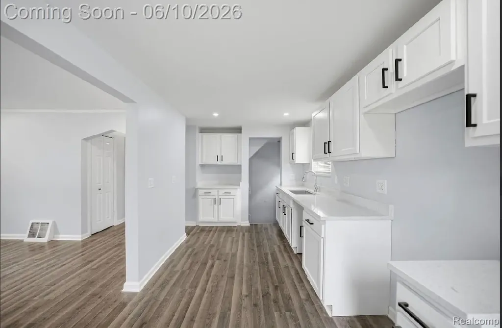 23809 Normandy Avenue Eastpointe City MI 48021