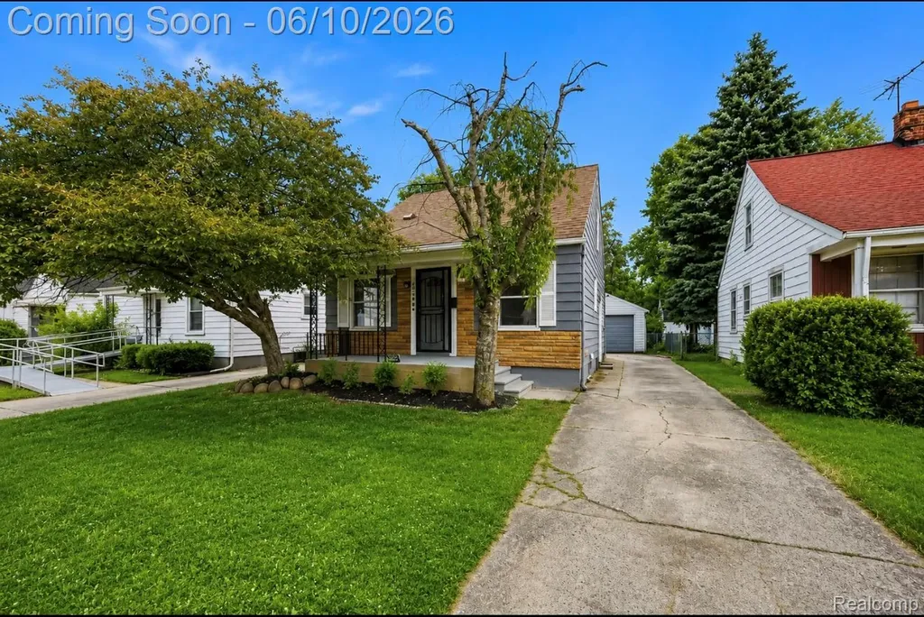 23809 Normandy Avenue Eastpointe City MI 48021
