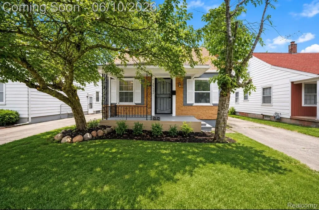 23809 Normandy Avenue Eastpointe City MI 48021