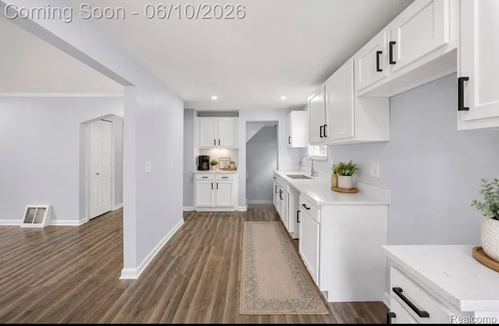 23809 Normandy Avenue Eastpointe City MI 48021