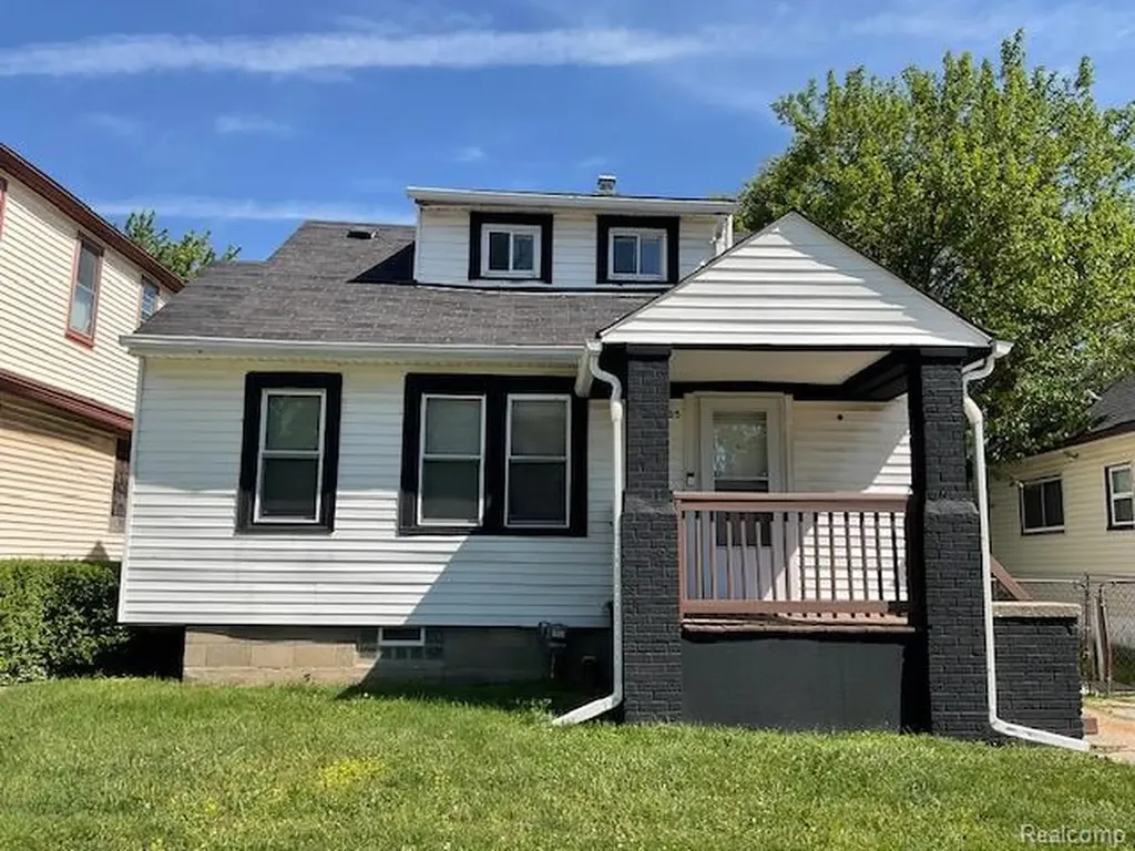 7235 Maxwell Avenue Warren City MI 48091