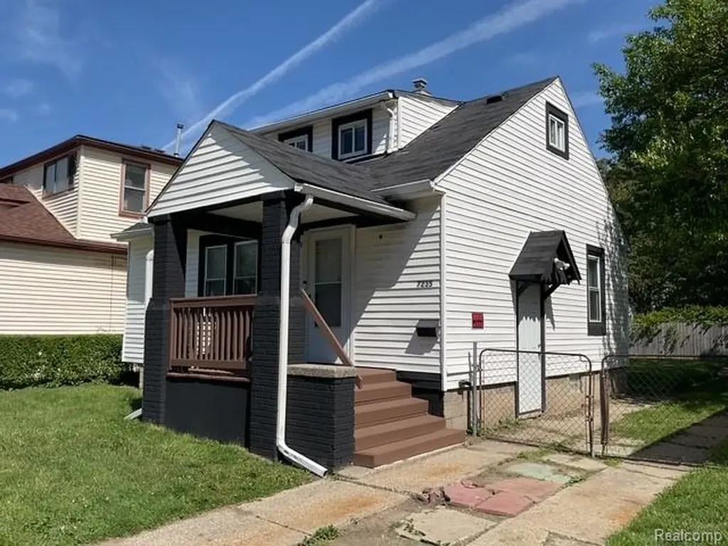 7235 Maxwell Avenue Warren City MI 48091