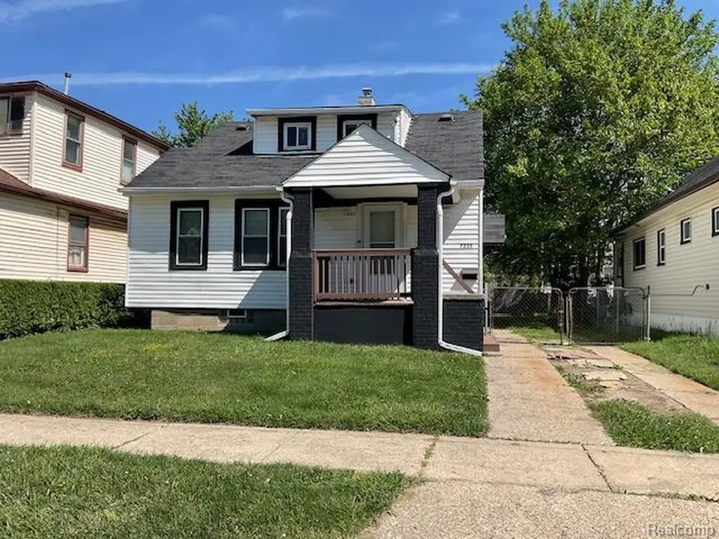 7235 Maxwell Avenue Warren City MI 48091