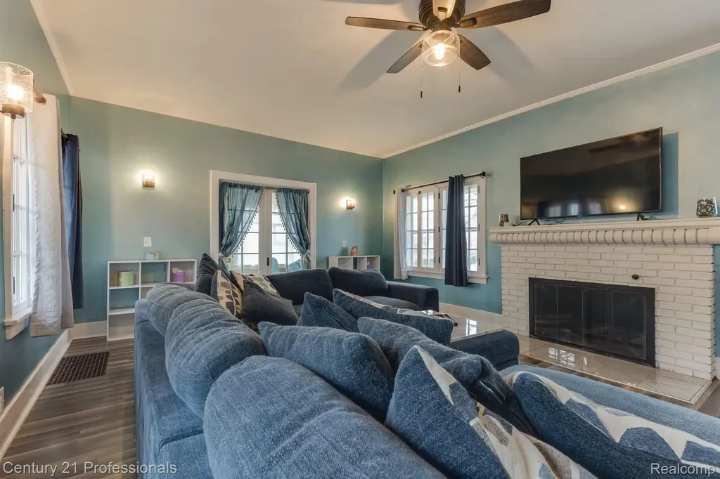 1500 W Saint Joseph Street Lansing City MI 48915