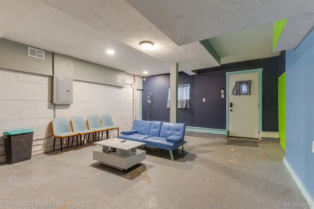 1500 W Saint Joseph Street Lansing City MI 48915
