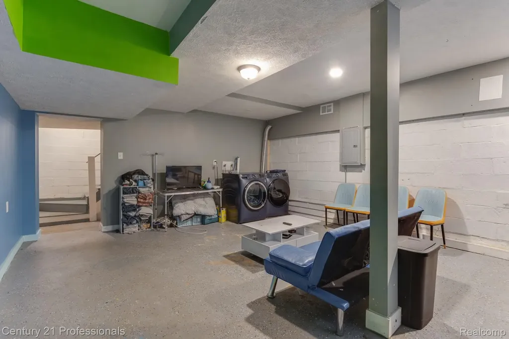 1500 W Saint Joseph Street Lansing City MI 48915