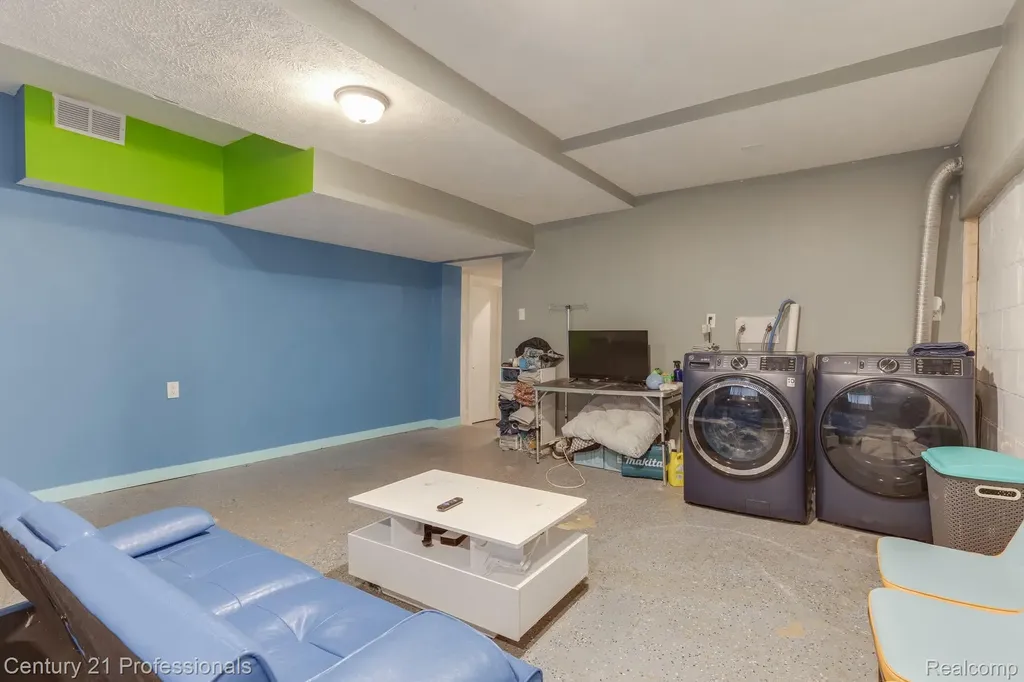 1500 W Saint Joseph Street Lansing City MI 48915