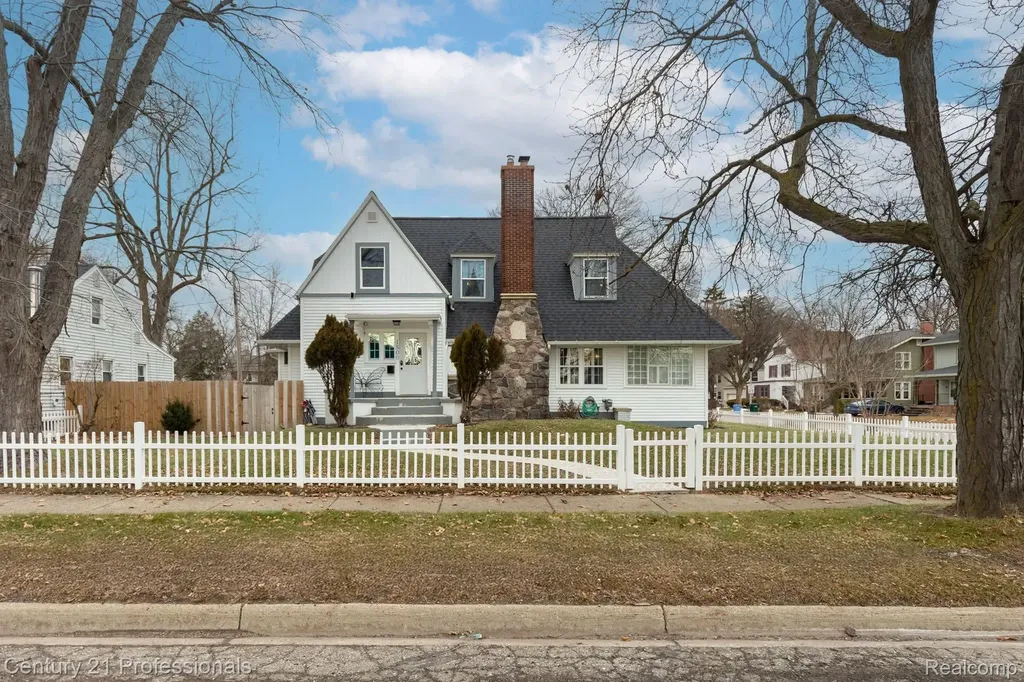 1500 W Saint Joseph Street Lansing City MI 48915