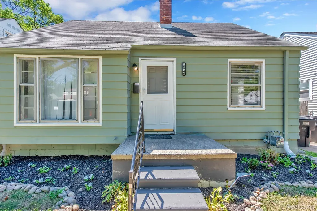 18766 Kingsville Street Detroit City MI 48225