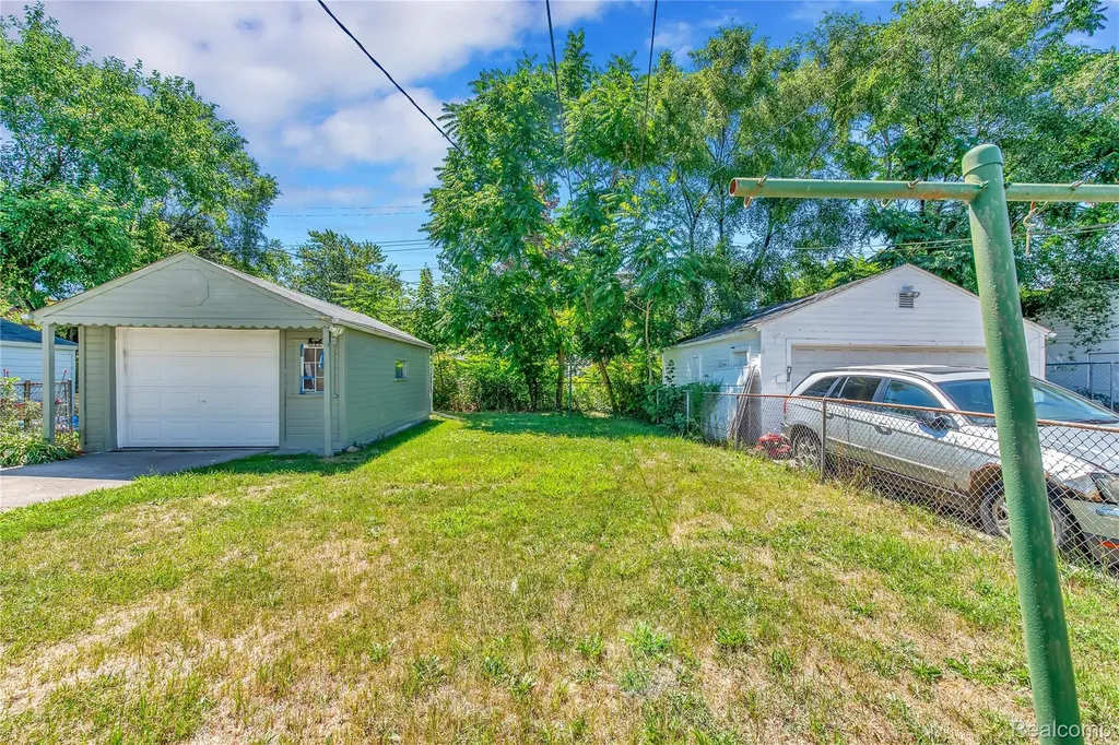 18766 Kingsville Street Detroit City MI 48225