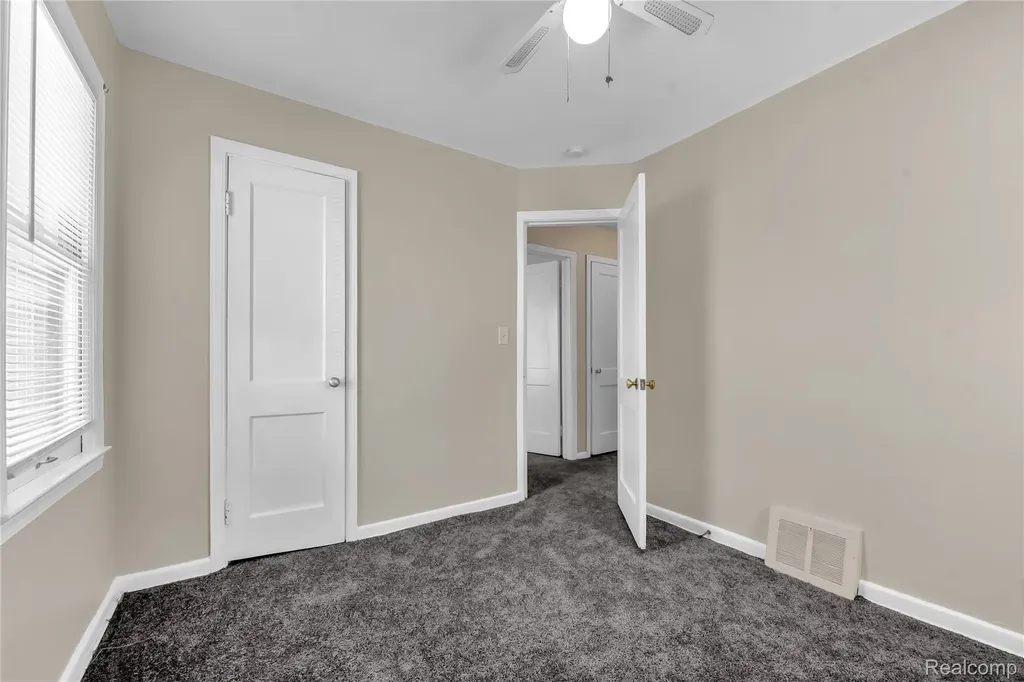 18766 Kingsville Street Detroit City MI 48225