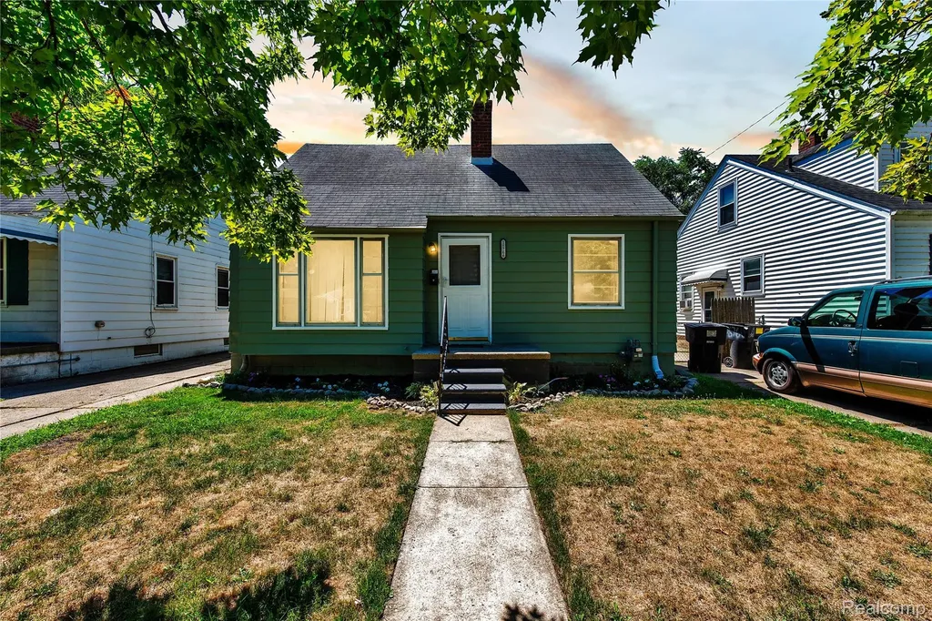 18766 Kingsville Street Detroit City MI 48225