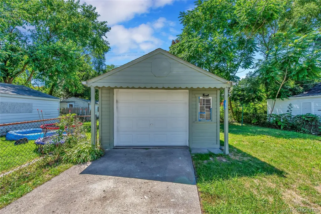 18766 Kingsville Street Detroit City MI 48225