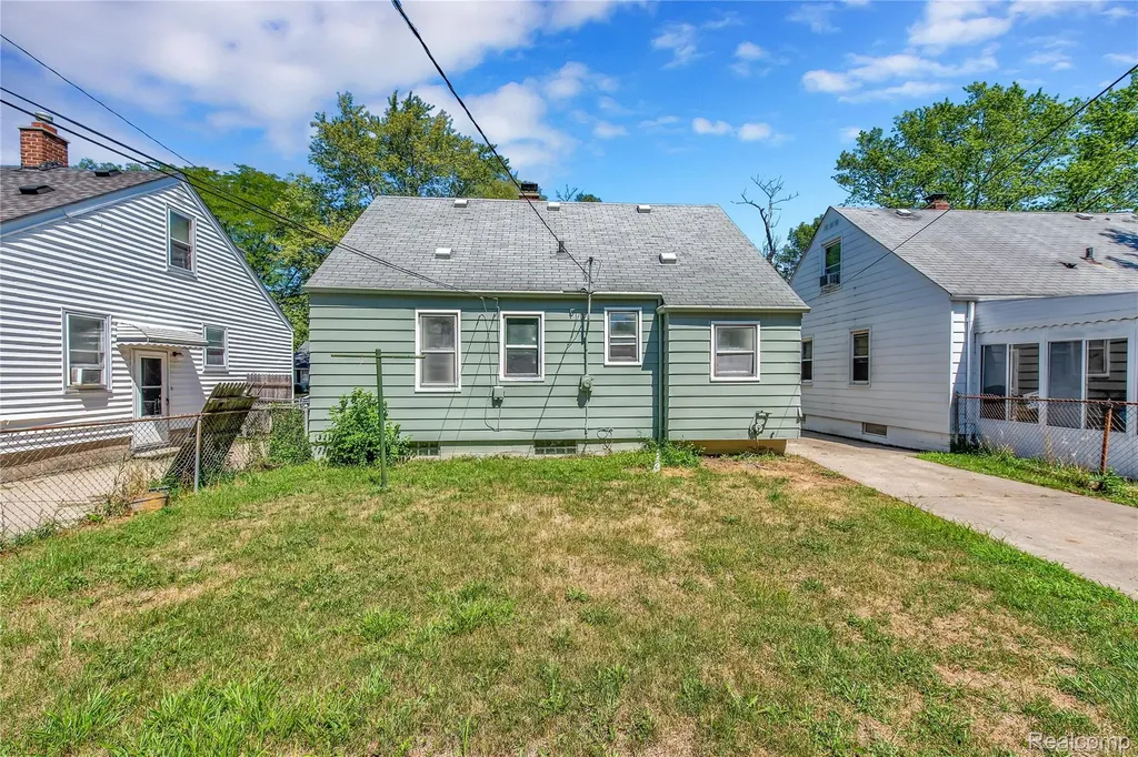 18766 Kingsville Street Detroit City MI 48225