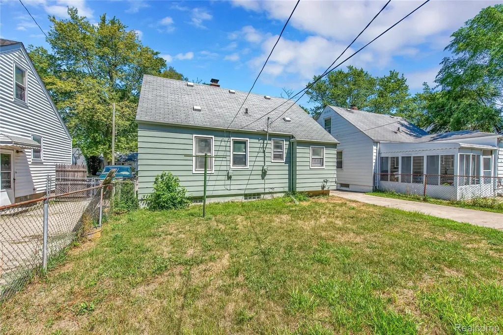 18766 Kingsville Street Detroit City MI 48225