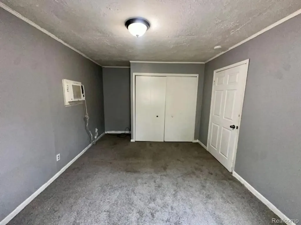 9213 Plainview Avenue Detroit City MI 48228
