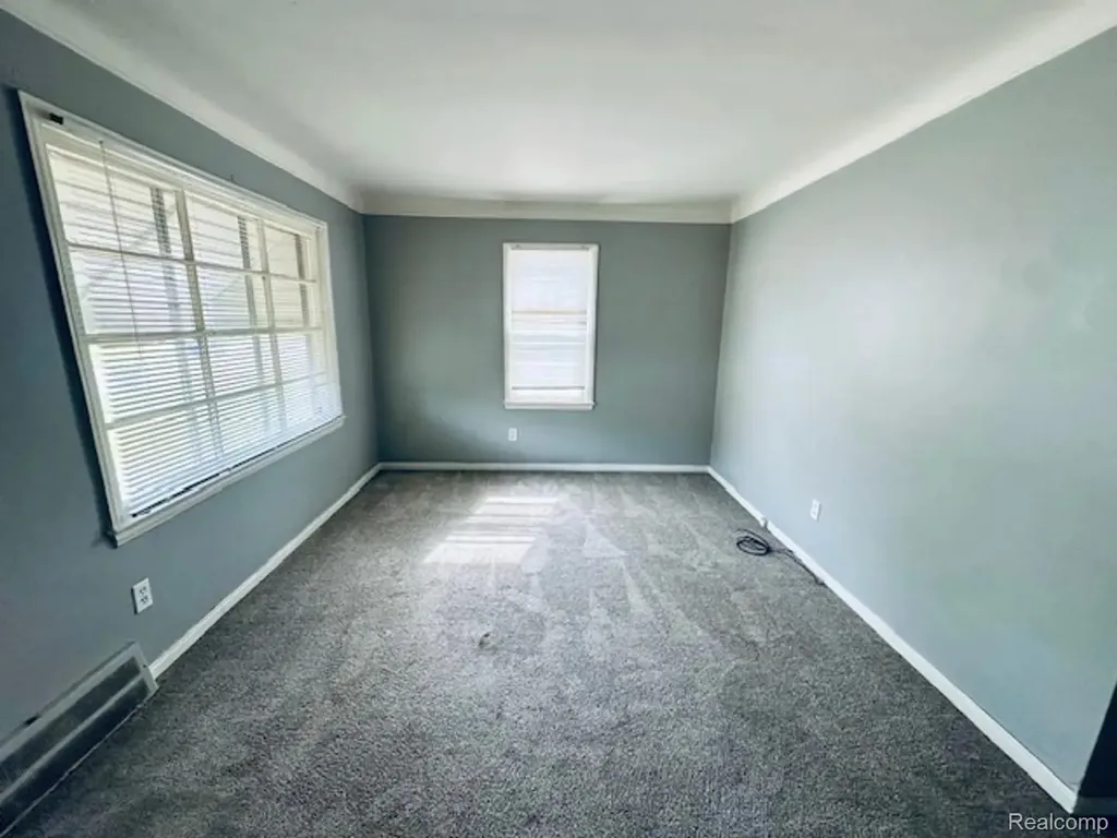 9213 Plainview Avenue Detroit City MI 48228