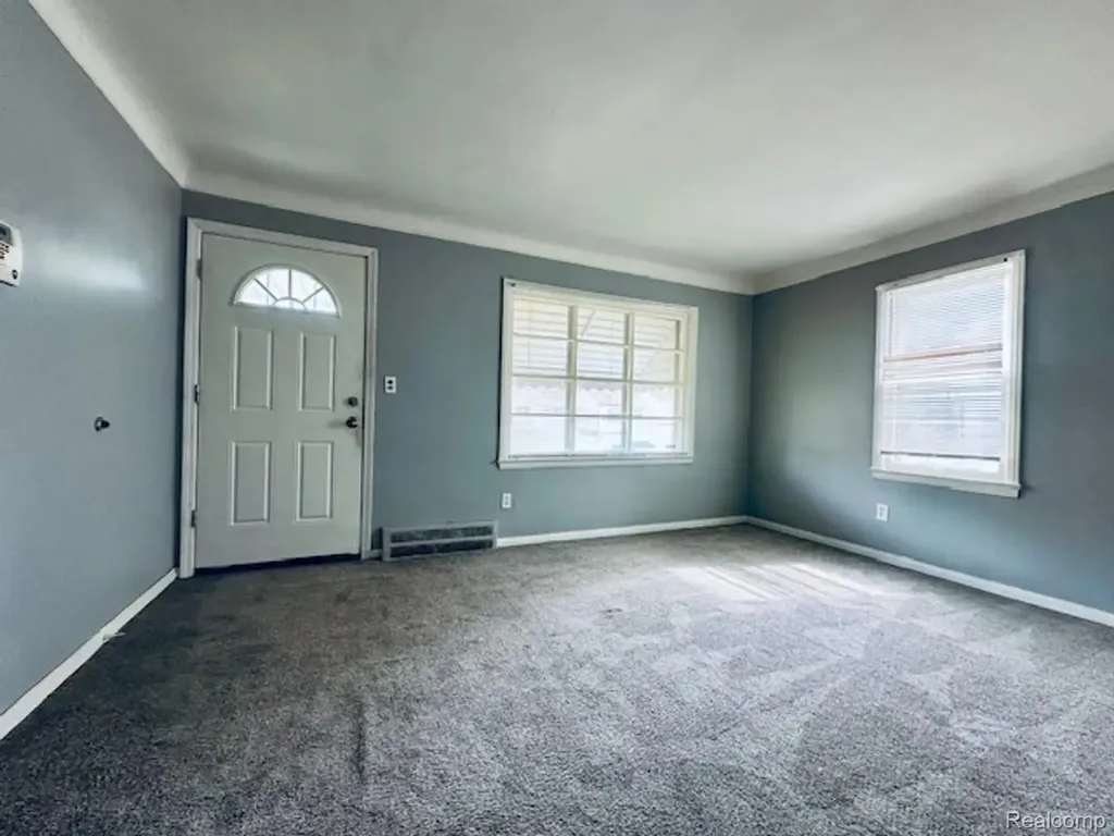 9213 Plainview Avenue Detroit City MI 48228