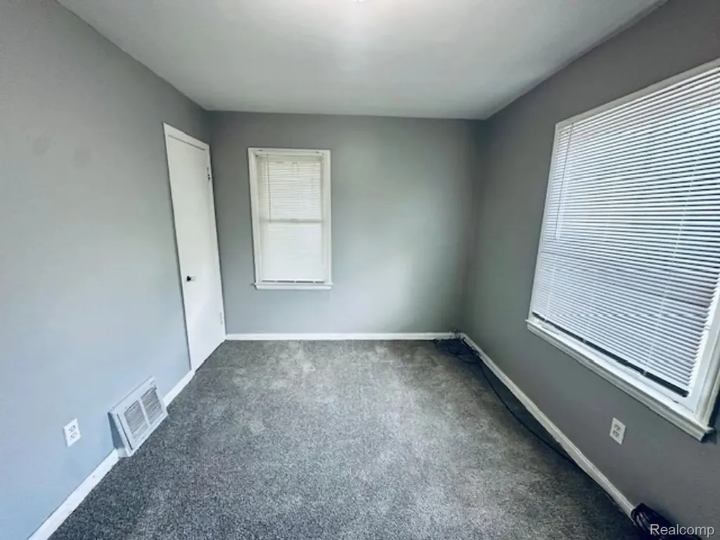 9213 Plainview Avenue Detroit City MI 48228