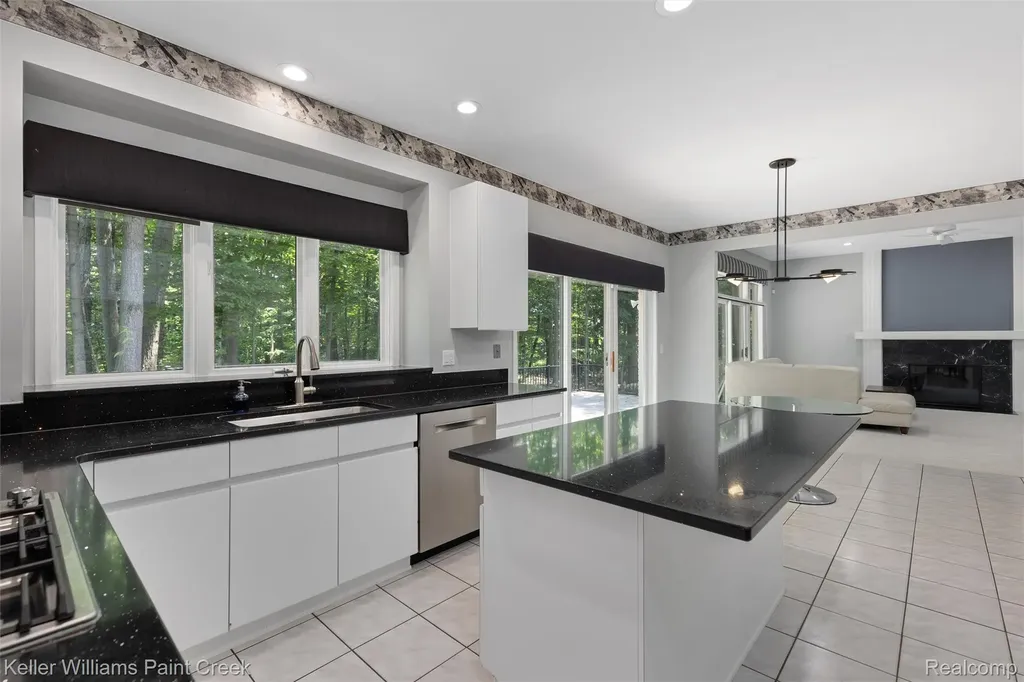 25626 Gina Court Novi City MI 48374