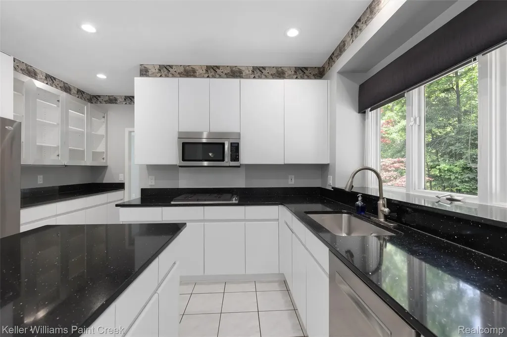 25626 Gina Court Novi City MI 48374